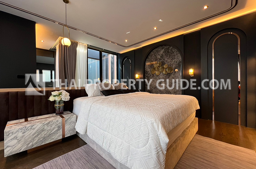 House with Private Pool in Srinakarin 